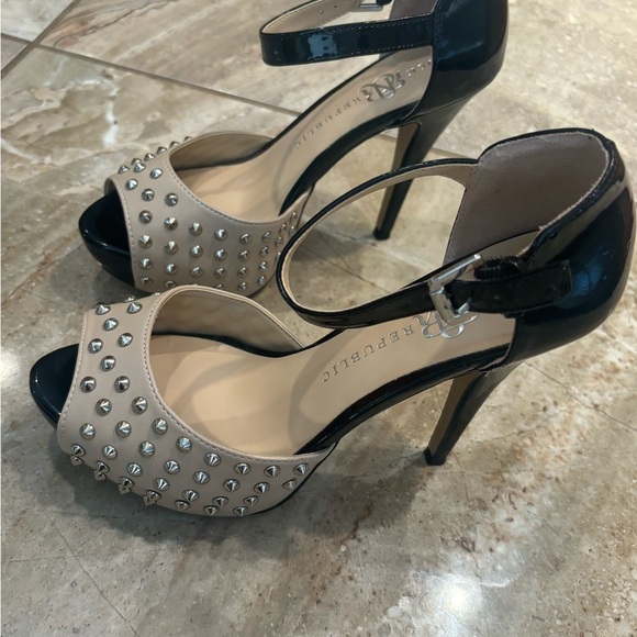Rock & Republic Black and Cream Peep-Toe Heels - Picture 10 of 10